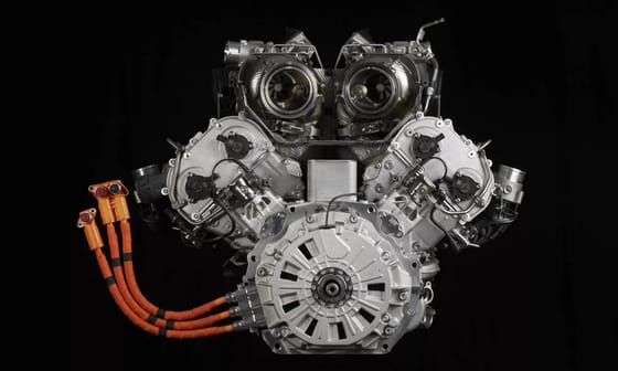 Egekig pörgethető biturbó V8-assal rukkolt elő a Lamborghini