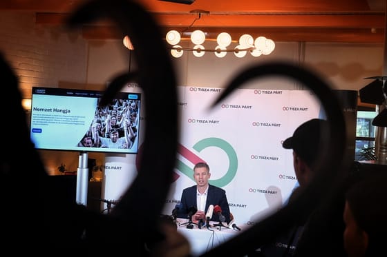 Magyar Péter: Orbán Párizsban feladta a magyar szuverenitást, fordított esetben napokig ezt harsogná a propaganda