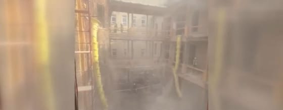 Portól fuldokolnak egy belvárosi társasház lakói a szomszédos építkezés miatt