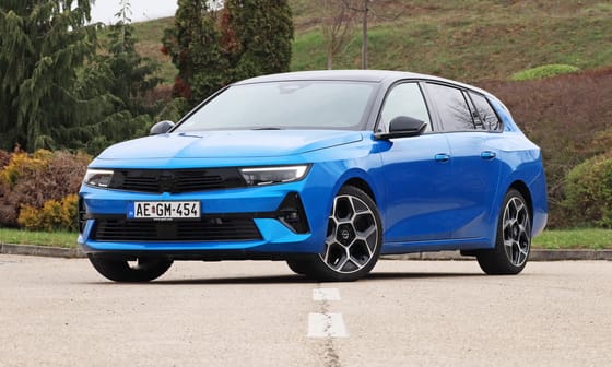 Teszt: a benzines vagy a dízel Opel Astra kombi a jobb? Vagy tarol az elektromos?