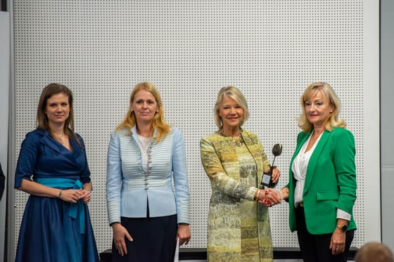 Dobozon kívül gondolkodni: Fenntarthatósági díjat nyert a Béres Gyógyszergyár Zrt.  