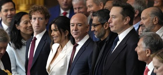 Hiába a millió dolláros hűségeskük, Trump folytatja Biden hadjáratát a Google és a Facebook ellen