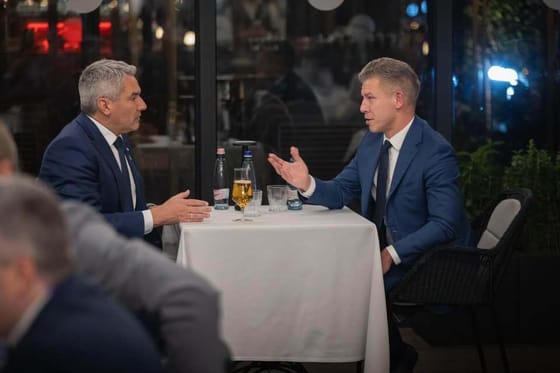Az osztrák kancellár elmondta, miért találkozott Magyar Péterrel Budapesten