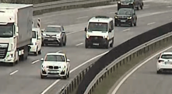 Az M0-s belső sávjában tolatott egy BMW-s - videó