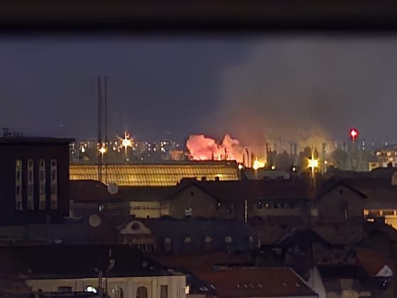 Hatalmas lángokkal ég a hulladék Rákosrendezőn, fotókon a tűz