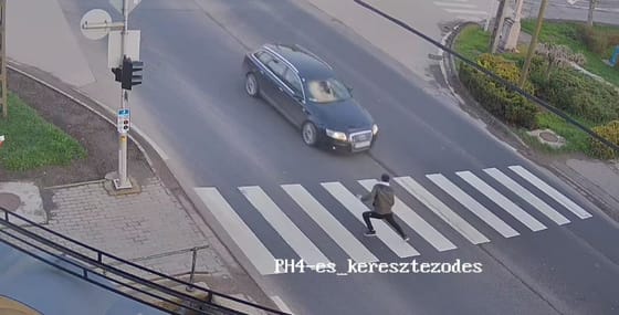 Audis ámokfutót keresnek, aki elől csak elugrani tudott egy gyalogos – videó