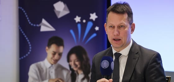 Pénzügyi képzés indult a gyermekvédelemben, hogy az állami gondozásban élő gyerekek „adófizető polgárokká váljanak”