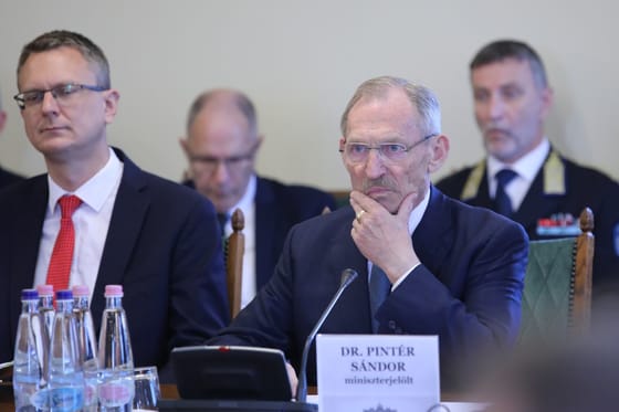 Két újabb kórházigazgatót nevezett ki Pintér Sándor