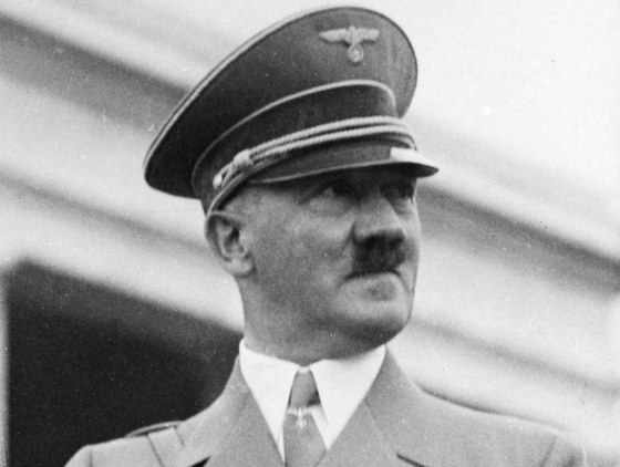 Hiába próbálták lebeszélni róla – így született a Hitler-bajusz