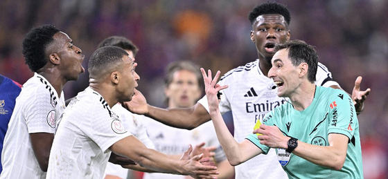 Most még a hús-vér játékvezetőket alázza a Real Madrid, de mi lesz, ha MI-re cserélik őket?