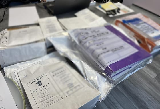 Már hat gyanúsítottja van az évtized magyar kriptocsalásának, közülük hárman nyomkövetőt viselnek