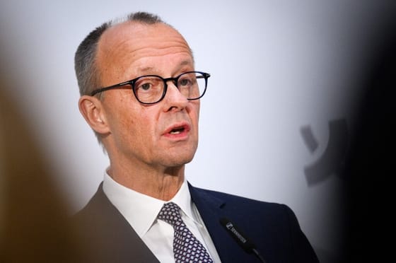 Kancellársága első napján állandó határellenőrzést vezetne be a legesélyesebb jelölt Németországban