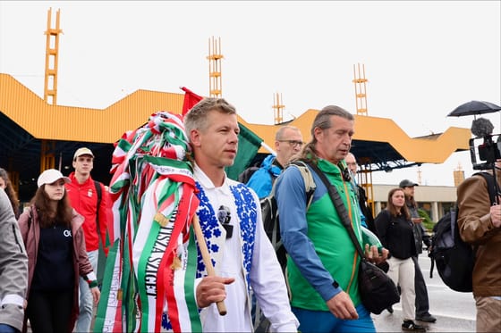Magyar Péter megérkezett Romániába: „Nem szavazatokért jöttünk, hanem, hogy lemossuk a gyalázatot, mert a miniszterelnök szembe köpte a határon túli magyarokat”