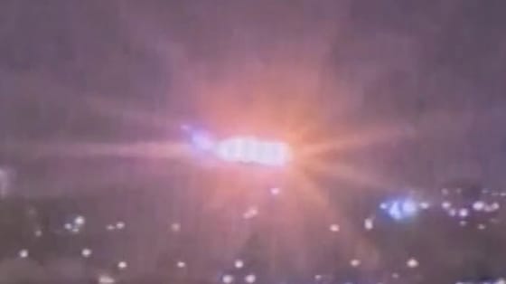 Előkerült két új felvétel a washingtoni repülőbalesetről, közelről látni, ahogy egyenesen belerepül a katonai helikopter az utasszállítóba