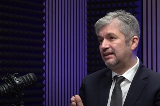 Hadházy: Másfél millió forintos fotelek és asztalok, félmilliós székek kerülnek a Karmelita mellett újjáépített egykori külügyminisztériumi épületbe