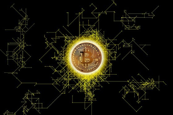 Rekordot döntött a bitcoin, miközben Trumpnak áll a zászló Amerikában