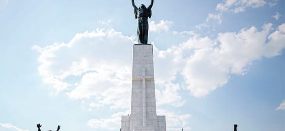 Újbuda szavazást indított a Szabadság-szoborra tervezett keresztről, bárki voksolhat