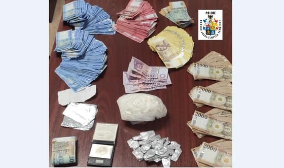 Épp tartóztatták le a dílereket a miskolci rendőrök, amikor betoppant valaki a lakásba 400 gramm „krekkel”