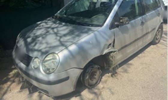 Leszakadt az abroncs a felniről, de akkor sem adta fel a menekülést egy autós Gödöllőnél