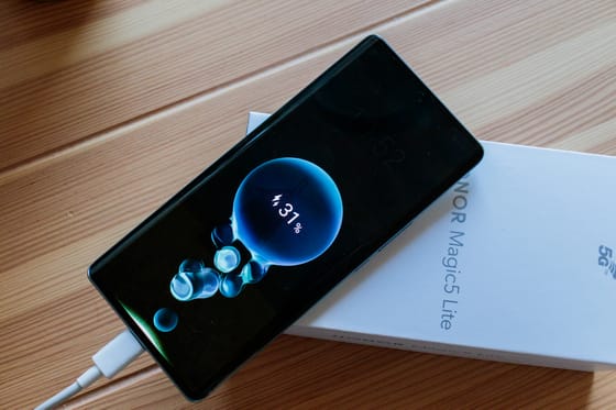 Írtak egy új algoritmust: kétszer tovább bírják tőle az akkumulátorok, amilyenek például a telefonjában is ott lapulnak