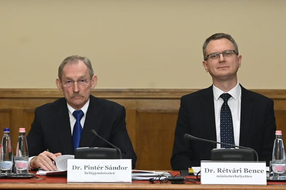 Úszik az adósságban a rendőrség, több mint 13 milliárddal tartozik a beszállítóknak