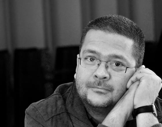 Szentmártoni János volt helyettes államtitkár havi csaknem kétmillió forintért főszerkesztett egy erdélyi kiadványt