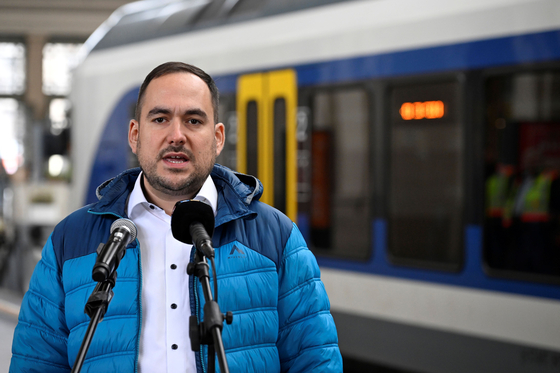 A MÁV vezére bejelentette: az utasoknak tetszik, hogy tisztábbak a vonatok