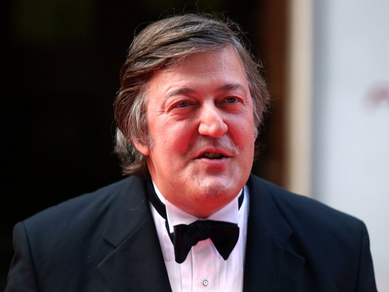 Stephen Fry kiállt a Budapest Pride mellett, modern fasizmusnak nevezte a magyar helyzetet