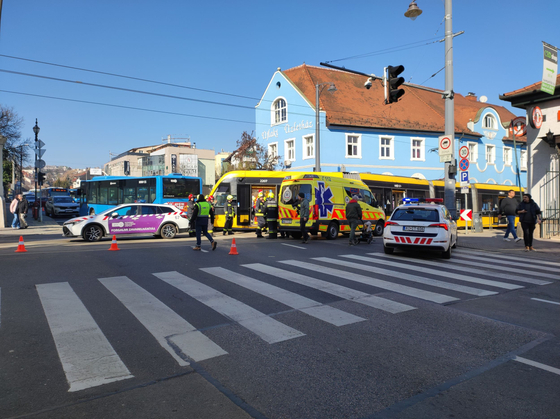 Videón, ahogy a Kolosy téren busszal ütközött a villamos