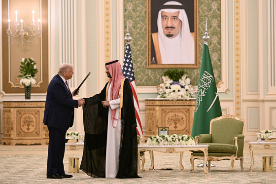 Trump 142 milliárd dolláros fegyverüzletet kötött Szaúd-Arábiával