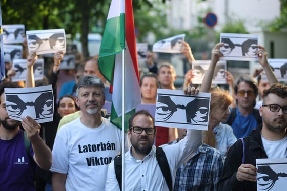Az orosz és kínai befolyás ellen tüntetett a Momentum – fotók