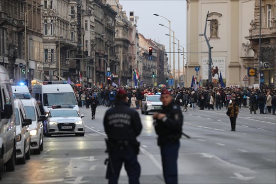Nagyon megvertek egy tüntetőt kedden Budapesten, a rendőrség is nyomoz