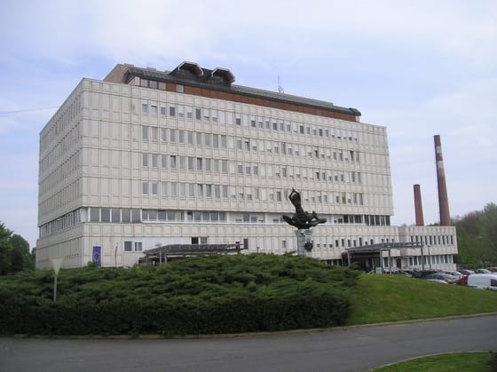 Sóoldat helyett fertőtlenítőszerrel mosták ki egy nő hasüregét, felfüggesztett börtönt kapott a szakorvos és két segédje