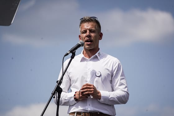 Benyújtotta az ügyészségnek Magyar Péter a felülbírálati indítványt a Völner–Schadl-ügyben