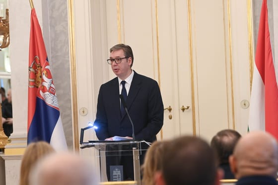 Kórházba vitték Vucicot Belgrádban, miután rosszulléte miatt hazatéért Amerikából