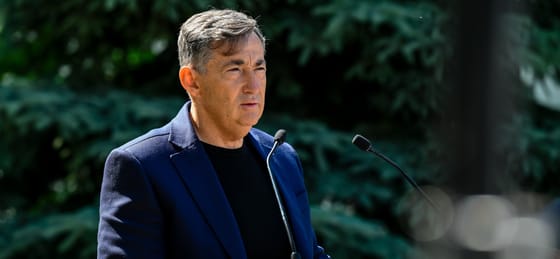 MĂĄsfĂ©lszeres ĂĄron ĂșjĂtotta fel MĂ©szĂĄros LĆrinc a bicskei vasĂștĂĄllomĂĄst, kitalĂĄlja, mi volt az indok?