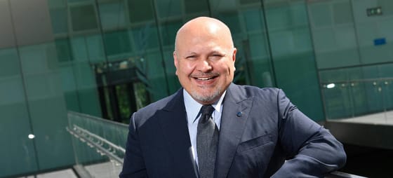 Szexuális visszaélés miatt nyomoznak a Nemzetközi Büntetőbíróság főügyésze ellen