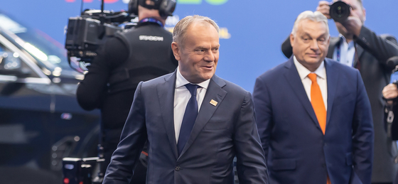 Tusk Orbánról: „Az európai érdekek árulója vagy hasznos idióta”