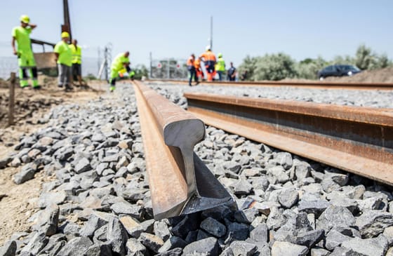 Lassúsága és szakszerűtlensége miatt többször is figyelmeztették Szerbiában a Budapest–Belgrád-vasútvonal kínai kivitelezőjét