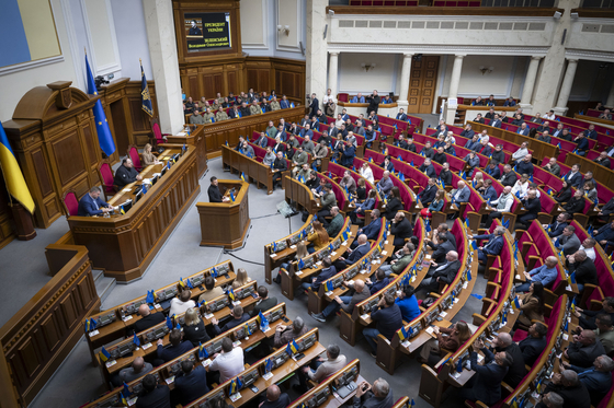 Megerősítette az ukrán parlament Zelenszkij elnökségét, és azt is kimondták, mikor lehet választás