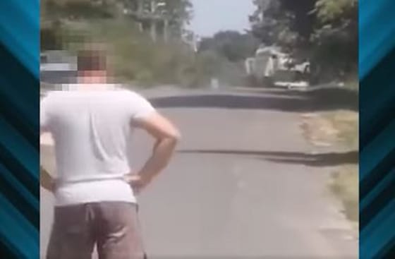 Ittasan szlalomozott egy kombájnos, letarolt egy telefonpóznát – videó