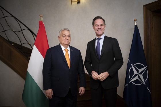 Orbán a NATO-főtitkárral tárgyalt arról, hogy Trump „máris a feje tetejére állította a világot”