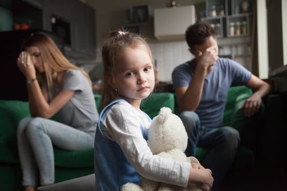 10 tipp, hogy a válás ne viselje meg extrém módon a gyermekünket
