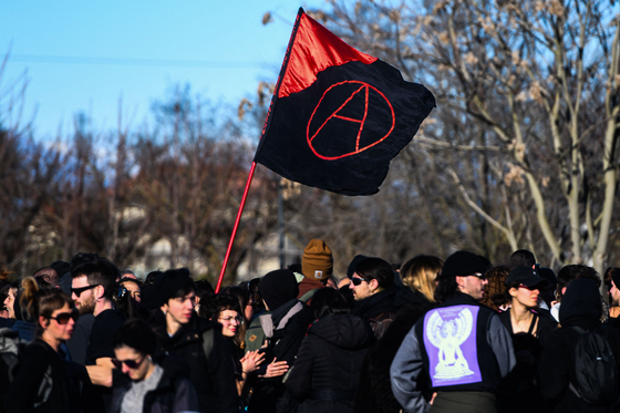 Anarchisták vállalták magukra a gyújtogatást, amely hatalmas áramszünetet okozott Dél-Franciaországban