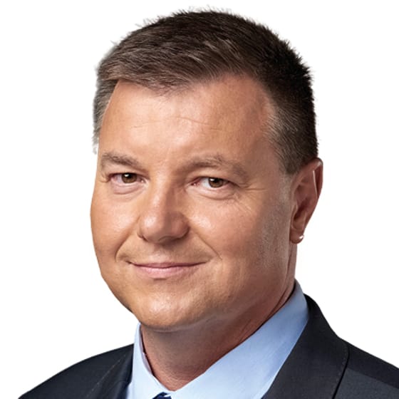 Első fokon kizárták a DK-ból Leel-Őssy Gábort
