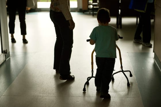 1 milliárd 300 millió forintos kezelésre gyűjtenek egy debreceni beteg kisfiúnak