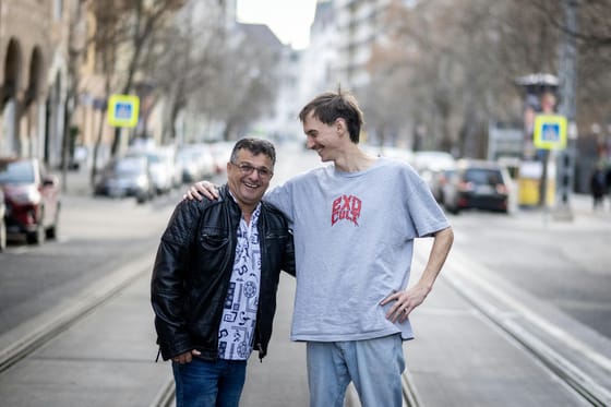 „Ne aggódjatok, ők ezt úgy hívják, hogy pogó, ti nyugodtan táncoljatok mellettük” – közös arénakoncertre készül a Bohemian Betyars és a Parno Graszt
