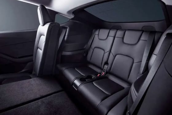 Okosat lépett a Tesla, visszatér a 7 üléses Model Y