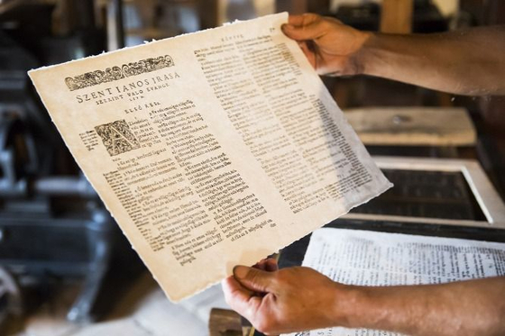 Újra kell írni a történelmet: már csak egy lépés kell, hogy kiderüljön, kik írták a Bibliát