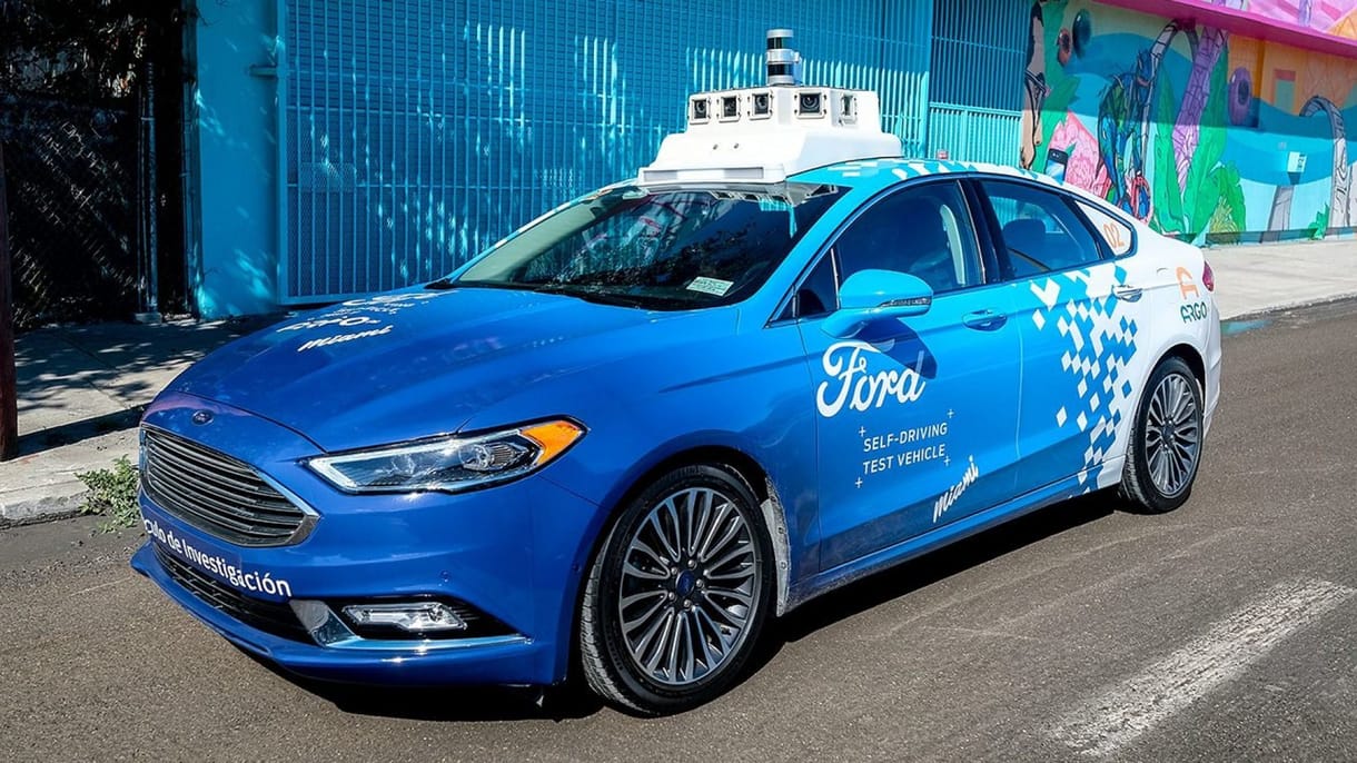 A Ford a visszapillantóra bízná, hogy előre is nézzen az önvezető rendszer